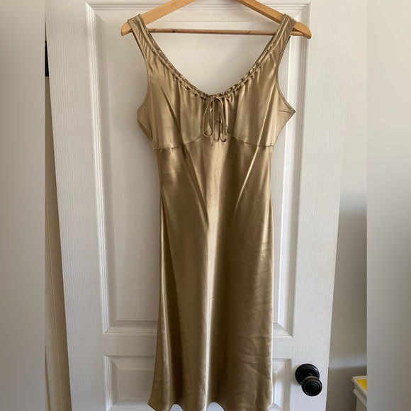 BCBGMaxAzria Dresses & Skirts - Bcbgmaxazria silk dress